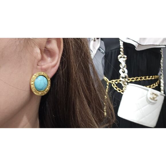 Chanel Collection 28 Turquoise Stone Gold Clip-On Earrings - Picture 3 of 7